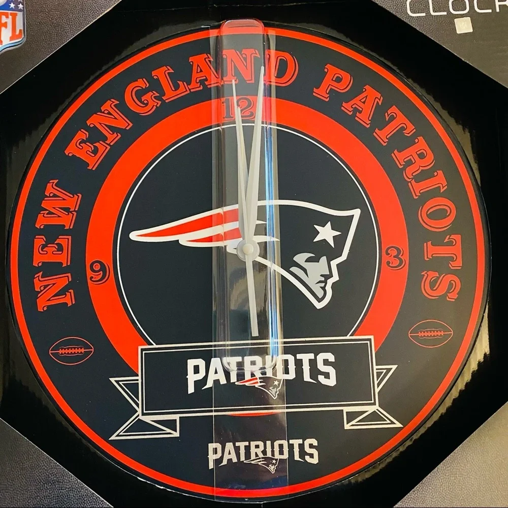 NWT NFL New England Patriots Wall Clock Bottle Cap!